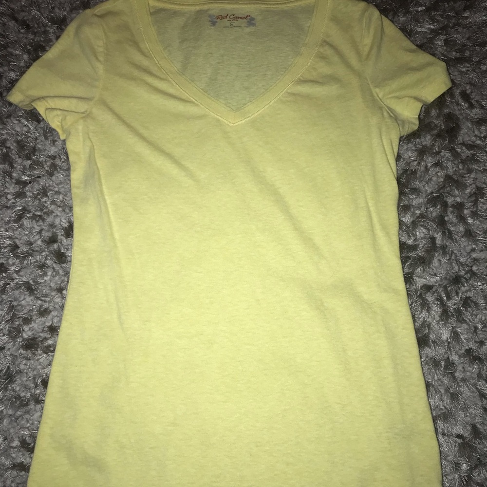 YELLOW V-NECK TEE